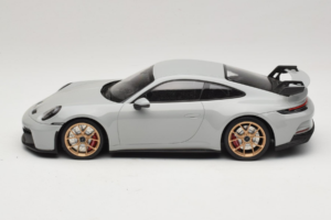 Porsche 911 992 GT3 Chalk Zelta Riteņi Minichamps 1:18 117069001 Metāls — attēls 3 no 6