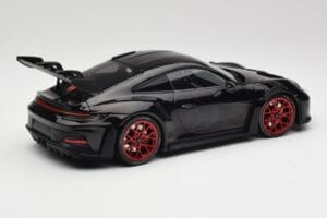 Porsche 911 992 GT3 RS Melns & Sarkani Riteņi & Melns Dekors Minichamps 1:18 153062240 Metāls — attēls 2 no 6