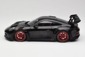 Porsche 911 992 GT3 RS Melns & Sarkani Riteņi & Melns Dekors Minichamps 1:18 153062240 Metāls — attēls 3 no 6