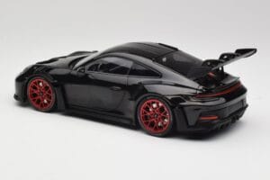 Porsche 911 992 GT3 RS Melns & Sarkani Riteņi & Melns Dekors Minichamps 1:18 153062240 Metāls — attēls 5 no 6