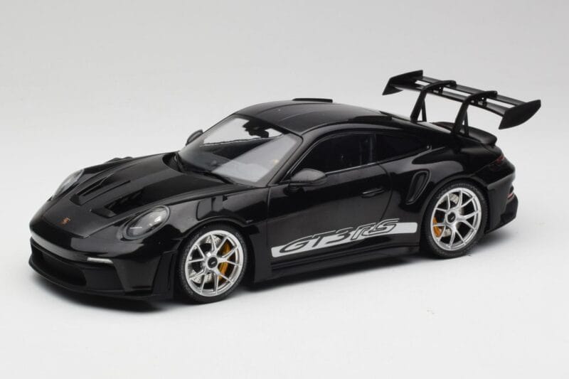 Porsche 911 992 GT3 RS Melns Ar Sudraba Diskiem Minichamps 1:18 155062231 Metāls