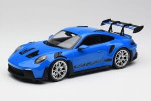 Porsche 911 992 GT3 RS Zils & Sudraba Riteņi & Melns Dekors Minichamps 1:18 153062234 Metāls