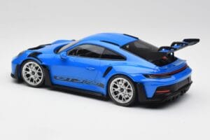 Porsche 911 992 GT3 RS Zils & Sudraba Riteņi & Melns Dekors Minichamps 1:18 153062234 Metāls — attēls 5 no 6