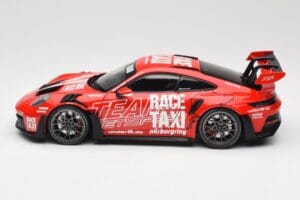 Porsche 911 992 GT3 RS Getspeed Race Taxi Guards Red Minichamps 1:18 110062040 Metāls — attēls 4 no 8