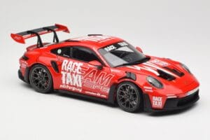 Porsche 911 992 GT3 RS Getspeed Race Taxi Guards Red Minichamps 1:18 110062040 Metāls — attēls 6 no 8