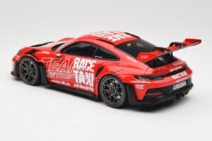 Porsche 911 992 GT3 RS Getspeed Race Taxi Guards Red Minichamps 1:18 110062040 Metāls — attēls 7 no 8