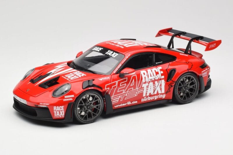 Porsche 911 992 GT3 RS Getspeed Race Taxi Guards Red Minichamps 1:18 110062040 Metāls