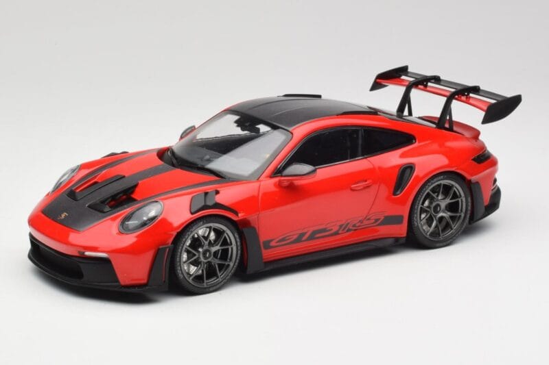Porsche 911 992 GT3 RS Guards Sarkans & Sudraba Riteņi Weissach Package Minichamps 1:18 153062246 Metāls