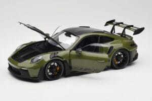 Porsche 911 992 GT3 RS Nato Olive & Black Wheels Minichamps 1:18 110062027 Metāls — attēls 2 no 8