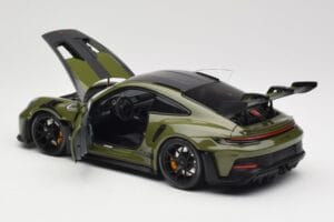 Porsche 911 992 GT3 RS Nato Olive & Black Wheels Minichamps 1:18 110062027 Metāls — attēls 5 no 8