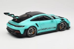 Porsche 911 992 GT3 RS Python Green & Dark Silver Wheels Minichamps 1:18 110062026 Metāls — attēls 3 no 8