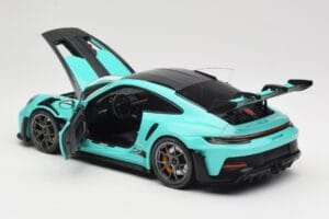 Porsche 911 992 GT3 RS Python Green & Dark Silver Wheels Minichamps 1:18 110062026 Metāls — attēls 5 no 8