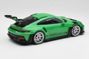 Porsche 911 992 GT3 RS Python Zaļš & Sudraba Riteņi & Melns Dekors Minichamps 1:18 153062235 Metāls — attēls 2 no 6