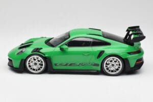 Porsche 911 992 GT3 RS Python Zaļš & Sudraba Riteņi & Melns Dekors Minichamps 1:18 153062235 Metāls — attēls 3 no 6