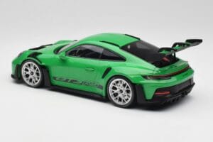 Porsche 911 992 GT3 RS Python Zaļš & Sudraba Riteņi & Melns Dekors Minichamps 1:18 153062235 Metāls — attēls 5 no 6