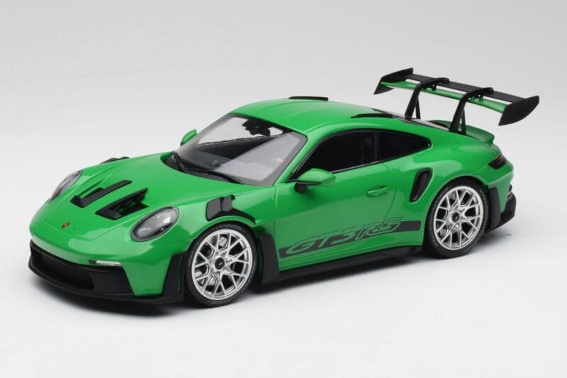 Porsche 911 992 GT3 RS Python Zaļš & Sudraba Riteņi & Melns Dekors Minichamps 1:18 153062235 Metāls
