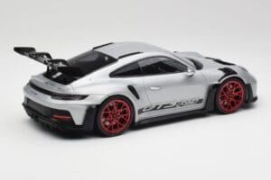 Porsche 911 992 GT3 RS Sudrabs & Sarkani Riteņi Minichamps 1:18 153062241 Metāls — attēls 2 no 6