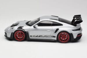 Porsche 911 992 GT3 RS Sudrabs & Sarkani Riteņi Minichamps 1:18 153062241 Metāls — attēls 3 no 6