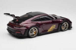 Porsche 911 992 GT3 RS Ultraviolet & Sudraba Riteņi Minichamps 1:18 110062029 Metāls — attēls 3 no 8