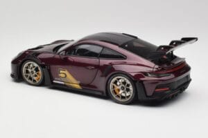 Porsche 911 992 GT3 RS Ultraviolet & Sudraba Riteņi Minichamps 1:18 110062029 Metāls — attēls 7 no 8