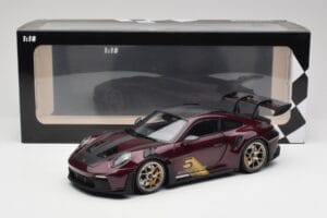Porsche 911 992 GT3 RS Ultraviolet & Sudraba Riteņi Minichamps 1:18 110062029 Metāls — attēls 8 no 8