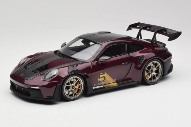 Porsche 911 992 GT3 RS Ultraviolet & Sudraba Riteņi Minichamps 1:18 110062029 Metāls
