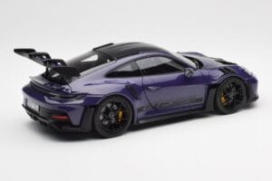 Porsche 911 992 GT3 RS Weissach Package Ultraviolet Norev 1:18 187368 Metāls — attēls 3 no 8