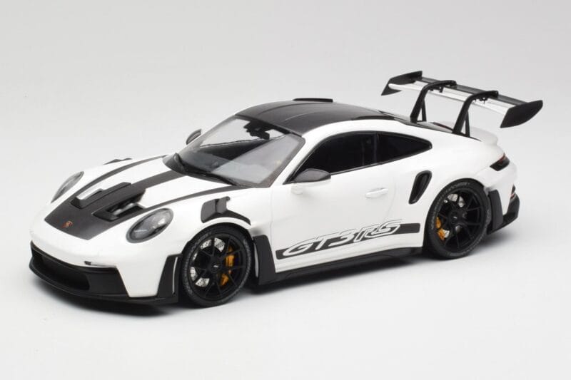 Porsche 911 992 GT3 RS Balts & Melni Riteņi Minichamps 1:18 155062230 Metāls