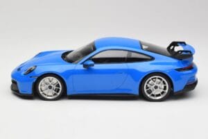 Porsche 911 992 GT3 Shark Zils & Sudraba Riteņi Minichamps 1:18 143069015 Sveķi — attēls 3 no 6