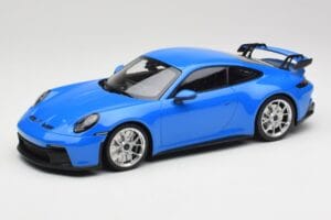 Porsche 911 992 GT3 Shark Zils & Sudraba Riteņi Minichamps 1:18 143069015 Sveķi