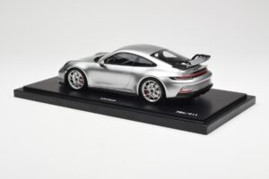 Porsche 911 992 GT3 Sudrabs Minichamps 1:18 WAP0211510M004 Sveķi — attēls 5 no 7