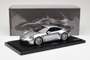 Porsche 911 992 GT3 Sudrabs Minichamps 1:18 WAP0211510M004 Sveķi — attēls 7 no 7