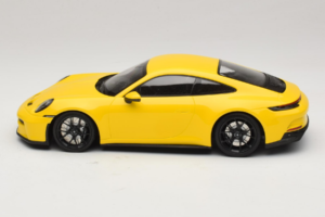 Porsche 911 992 GT3 Touring Dzeltens Melni Riteņi Minichamps 1:18 117069021 Metāls — attēls 3 no 6