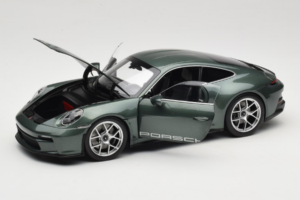 Porsche 911 992 S/T Malachite Green Metallic Norev 1:18 187472 Metāls — attēls 2 no 8