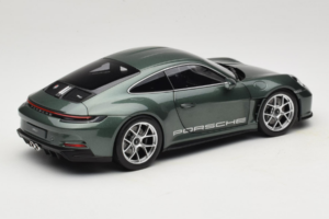 Porsche 911 992 S/T Malachite Green Metallic Norev 1:18 187472 Metāls — attēls 3 no 8