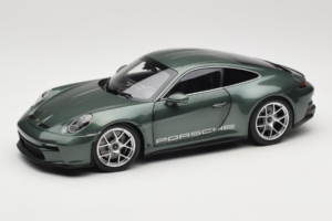 Porsche 911 992 S/T Malachite Green Metallic Norev 1:18 187472 Metāls