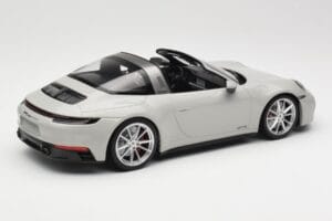 Porsche 911 992 Targa 4 GTS Pelēks Minichamps 1:18 155061064 Metāls — attēls 2 no 6