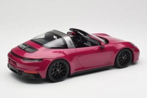 Porsche 911 992 Targa 4 GTS Rubystar Minichamps 1:18 155061066 Metāls — attēls 2 no 6