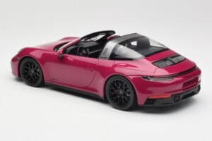 Porsche 911 992 Targa 4 GTS Rubystar Minichamps 1:18 155061066 Metāls — attēls 5 no 6