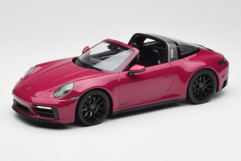 Porsche 911 992 Targa 4 GTS Rubystar Minichamps 1:18 155061066 Metāls