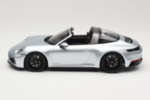 Porsche 911 992 Targa 4 GTS Sudrabs Minichamps 1:18 155061061 Metāls — attēls 3 no 6