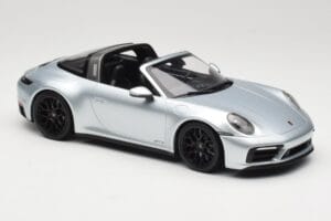 Porsche 911 992 Targa 4 GTS Sudrabs Minichamps 1:18 155061061 Metāls — attēls 4 no 6