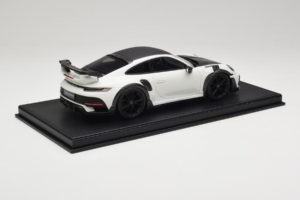 Porsche 911 992 TechArt GTstreet R Balts Ar Melniem Diskiem TechArt 1:18 REMC013 Sveķi — attēls 3 no 6
