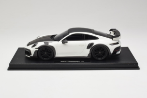Porsche 911 992 TechArt GTstreet R Balts Ar Melniem Diskiem TechArt 1:18 REMC013 Sveķi