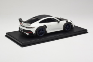 Porsche 911 992 TechArt GTstreet R Balts Ar Ziliem Diskiem TechArt 1:18 REMC014 Sveķi — attēls 3 no 6