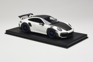 Porsche 911 992 TechArt GTstreet R Balts Ar Ziliem Diskiem TechArt 1:18 REMC014 Sveķi — attēls 4 no 6