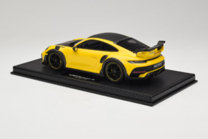 Porsche 911 992 TechArt GTstreet R Dzeltens Ar Melniem Diskiem TechArt 1:18 REMC011 Sveķi — attēls 5 no 6