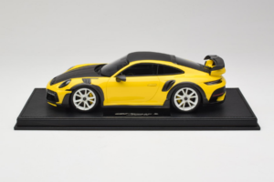 Porsche 911 992 TechArt GTstreet R Dzeltens Ar Baltiem Diskiem TechArt 1:18 REMC015 Sveķi