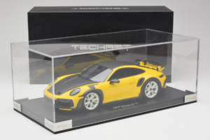 Porsche 911 992 TechArt GTstreet R Dzeltens Ar Baltiem Diskiem TechArt 1:18 REMC015 Sveķi — attēls 6 no 6