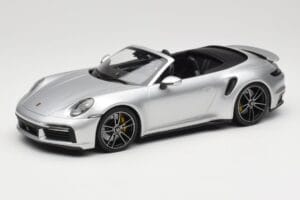 Porsche 911 992 Turbo S Kabriolets Sudrabs Minichamps 1:18 155069082 Metāls